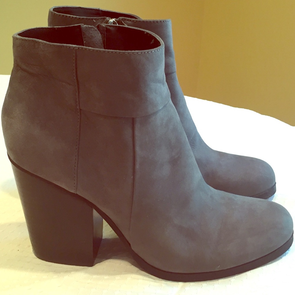 KENNETH COLE REACTION NEW SIZE 10 GRAY BOOTIES